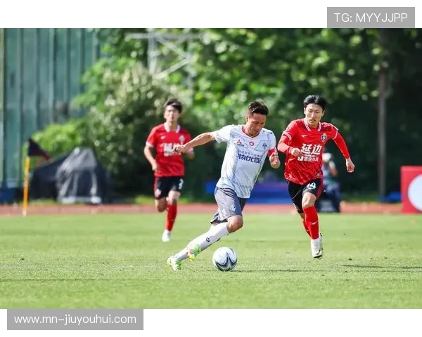 定制专属足球队球衣打造个性化团队精神与竞技风采